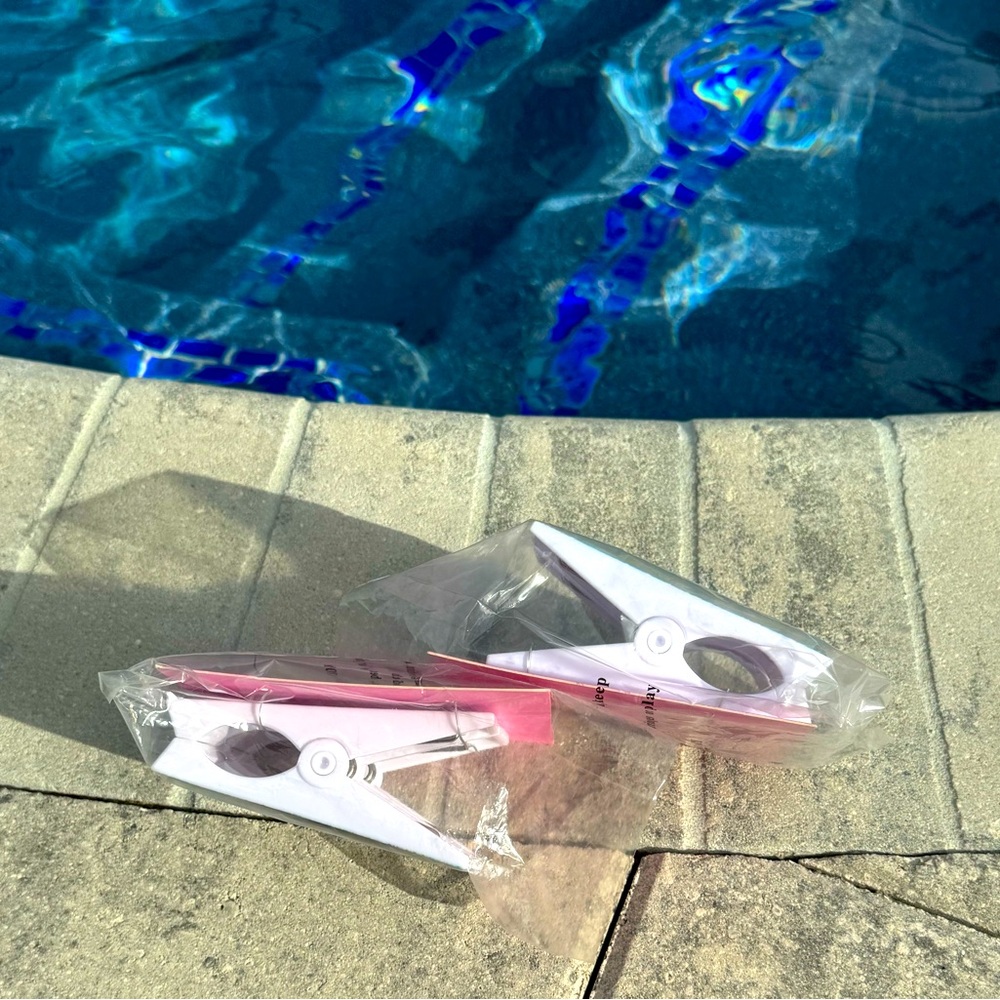 Lilly Pulitzer Towel Clips Chair Clips Pool Beach Cruise NWT 🆕 2x Set - Picture 4 of 5